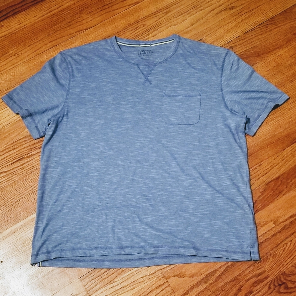 Beautiful Blue Boston Traders Tee - Picture 1 of 4